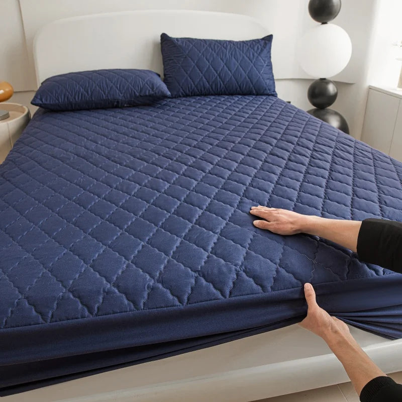 Quilted Waterproof Mattress Protector - Thick Fitted Bed Cover Pad for Queen & King Size Mattresses