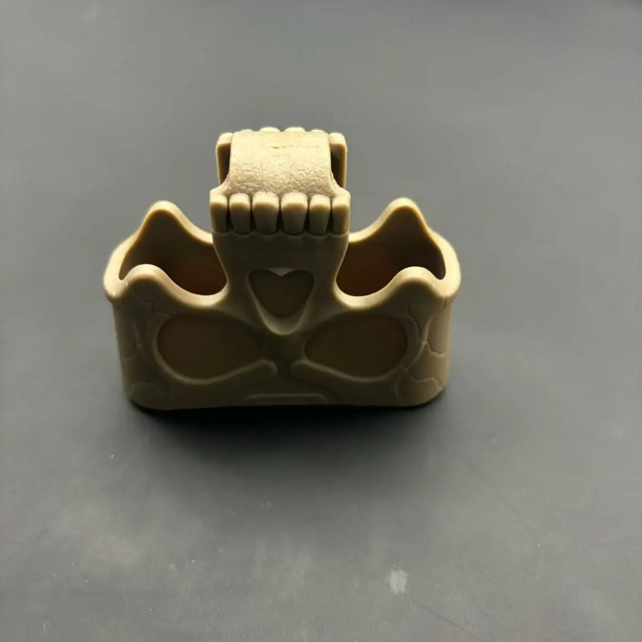 5.56 Skull Rubber Magazine Assist Loop – Tactical Pull Pouch for M4, AK, AR15 Hunting & Airsoft Accessory