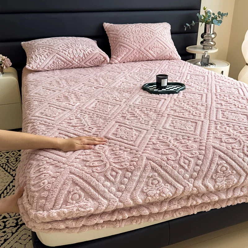 Soft Luxury Plush Bed Cover – Thick Winter Bedspread with Deep Pockets, Machine Washable Fitted Sheet