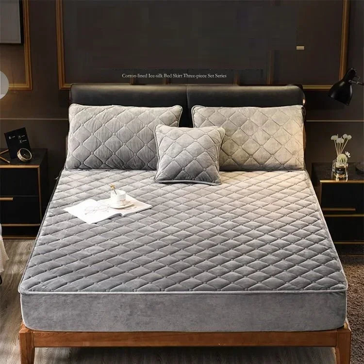 Plush Quilted Mattress Cover - Thick Warm Crystal Velvet Fitted Bed Sheet for Queen & King Beds, Pillowcase Not Included