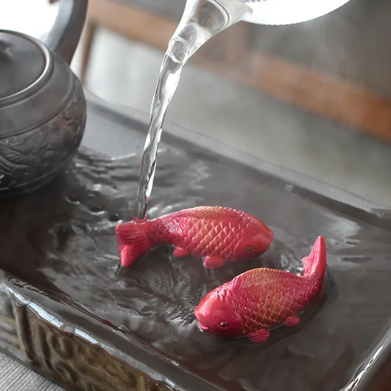 Colour-Changing Koi Carp Tea Table Ornaments – Creative Zen Desktop Decorations, Two Fish Report Happiness Teaware Accessories