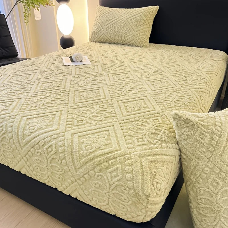 Soft Luxury Plush Bed Cover – Thick Winter Bedspread with Deep Pockets, Machine Washable Fitted Sheet