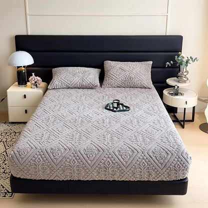 Soft Luxury Plush Bed Cover – Thick Winter Bedspread with Deep Pockets, Machine Washable Fitted Sheet