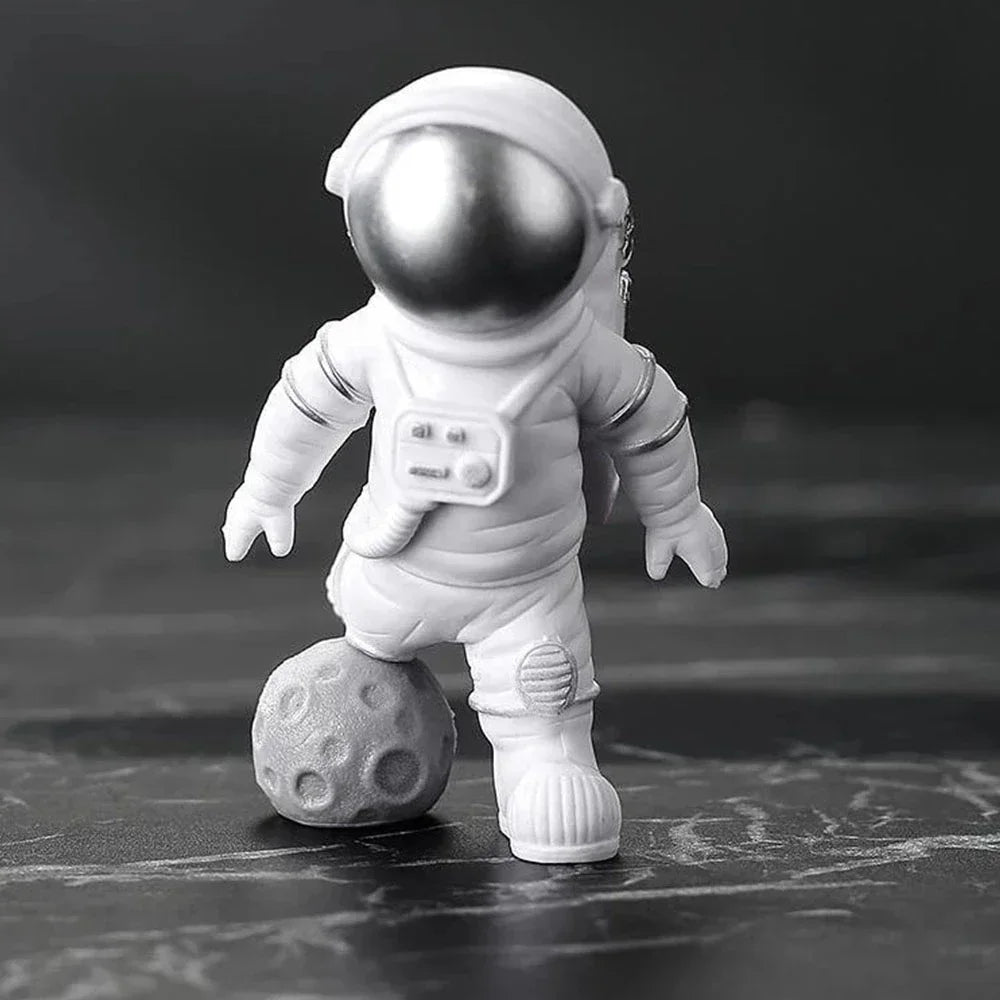 4-Piece Astronaut Figurine Set – Spaceman Statue Sculpture Educational Toy & Desktop Home Decoration Gift for Kids