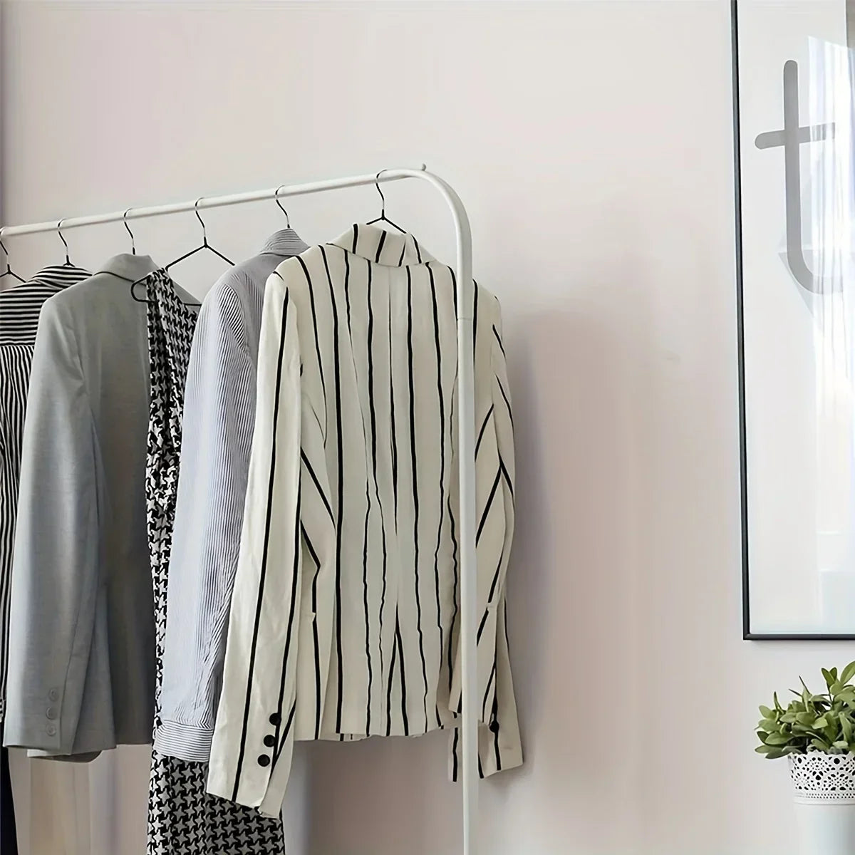 10PCS Metal Non-Slip Clothes Hangers – Durable Space-Saving Wardrobe Organizer for Bedroom & Home