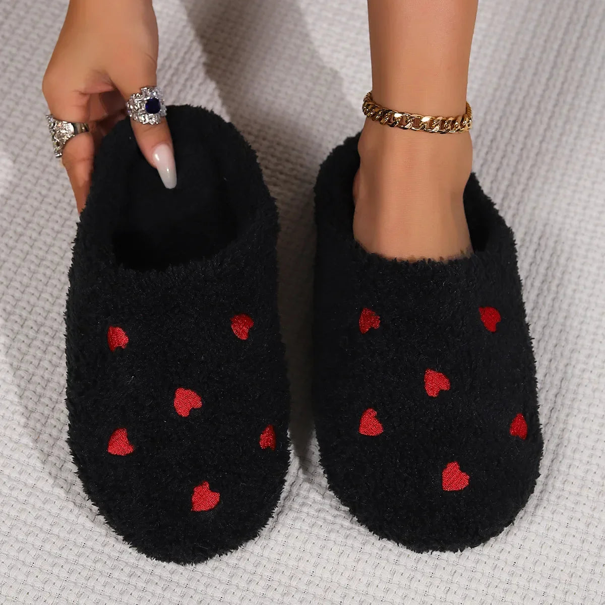 Women’s Winter Heart-Shaped Slippers – Soft Sole Indoor Shoes, Comfortable Quiet Cute Home Slippers