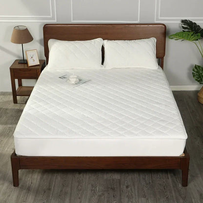 Plush Quilted Mattress Cover - Thick Warm Crystal Velvet Fitted Bed Sheet for Queen & King Beds, Pillowcase Not Included