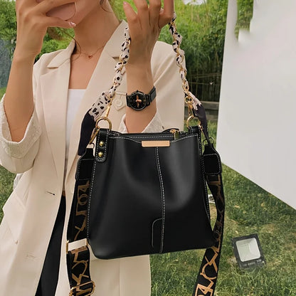 Luxury Women's Shoulder Bag - Large Capacity Ribbon Chain Crossbody Bucket Bag