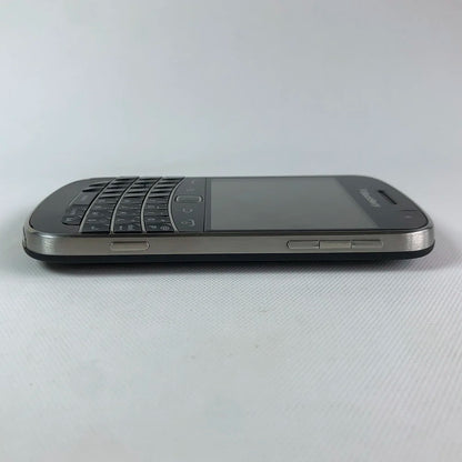 BlackBerry Bold Touch 9900 3G Unlocked Mobile Phone – QWERTY, 2.8" Screen, 5MP Camera, 8GB ROM, BlackBerryOS Dakota Magnum