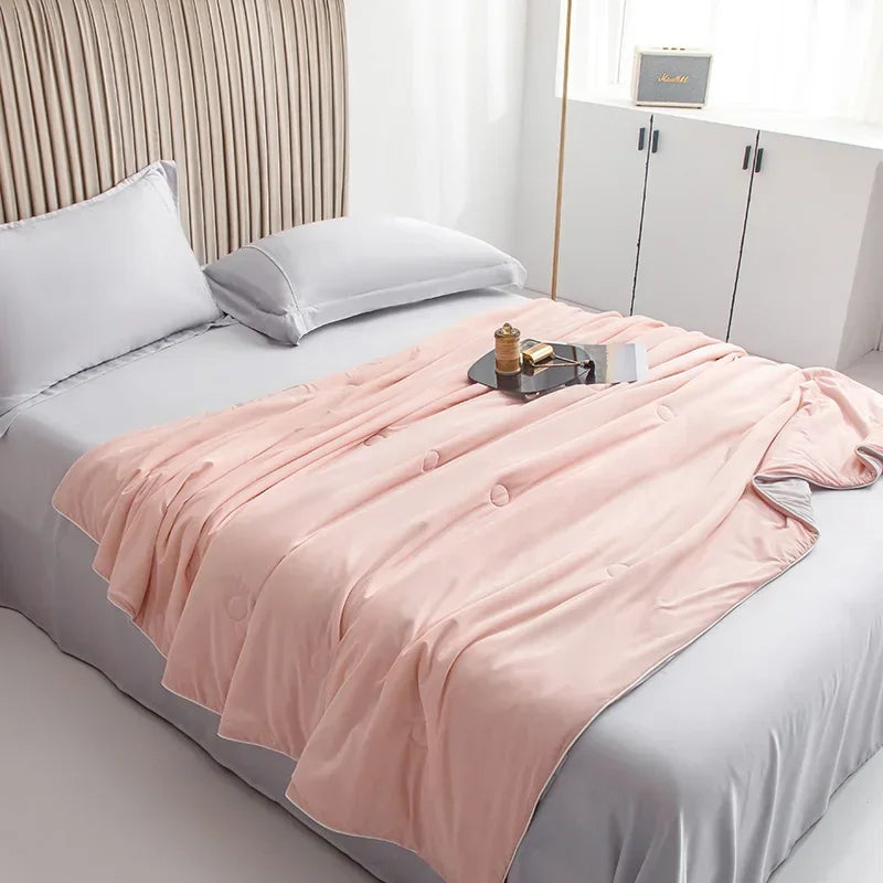 High-Quality Cooling Blanket – Smooth Air-Conditioning Comforter, Lightweight Summer Quilt with Double-Sided Cooling Fabric