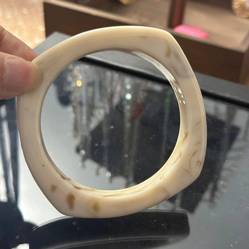 Exaggerated Thick Resin Off-White Imitation Marble Wide Bracelet – Stylish Jewelry for Women’s Party & Vacation