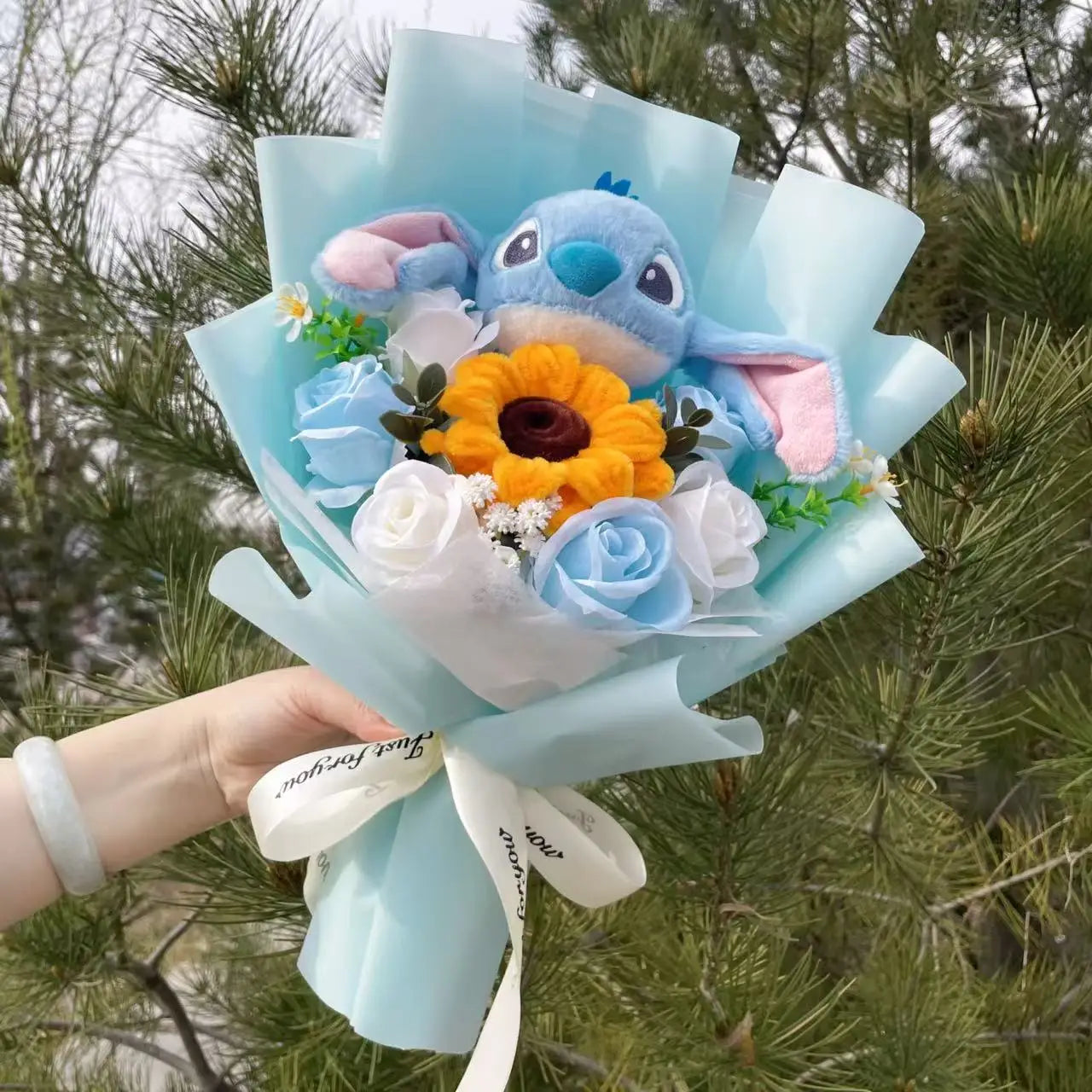 Cartoon Stitch Plush Doll with Flowers – Handmade Stuffed Animal Bouquet for Valentine’s, Christmas & Graduation Gifts
