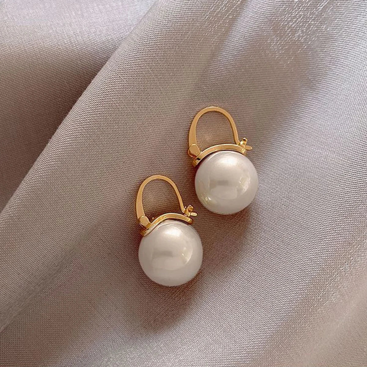 Women’s Silver Bow Earrings with Diamond Pearl – Fashionable High-End Studs
