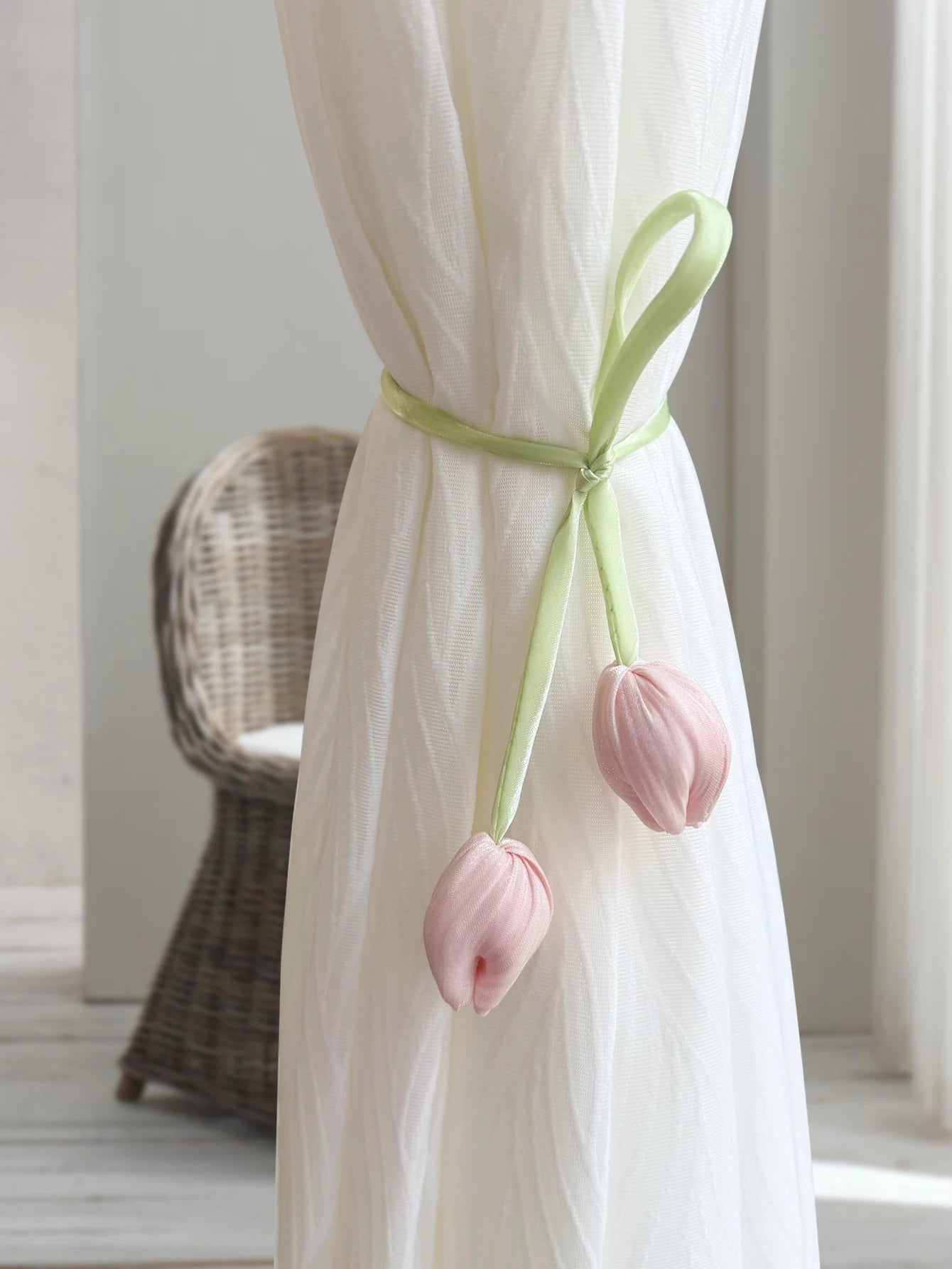 2PCS Tulip Flower Curtain Tiebacks – Rustic No-Damage Holdbacks for Living Room & Bedroom Decor