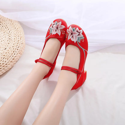 Women’s Embroidered Traditional Shoes - Vintage Chinese Hanfu Qipao Beijing Style Ethnic Dance Footwear
