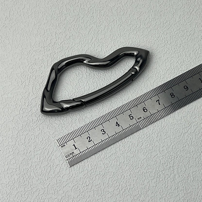 Twisted Metal Carabiner Keychain – Multifunctional Gothic Key Ring for Backpack & Waist Hanging Decor