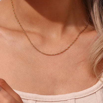 Exquisite Gold Plated Stainless Steel Thin Necklace – Simple Clavicle Chain for Women, Elegant Fashion Jewelry