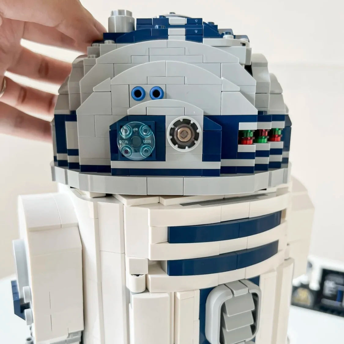 2314-Piece Space Robot Building Blocks – R2/R2D2 Model Toy for Kids, Boys Birthday & Christmas Gifts