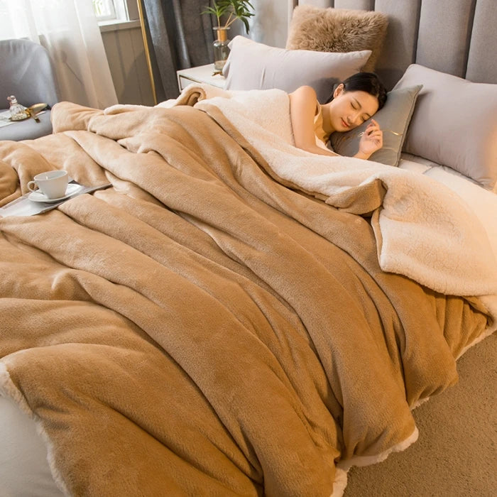 Wool Throw Blanket – Double-Sided Warm Winter Bedspread for Queen Beds & Camping
