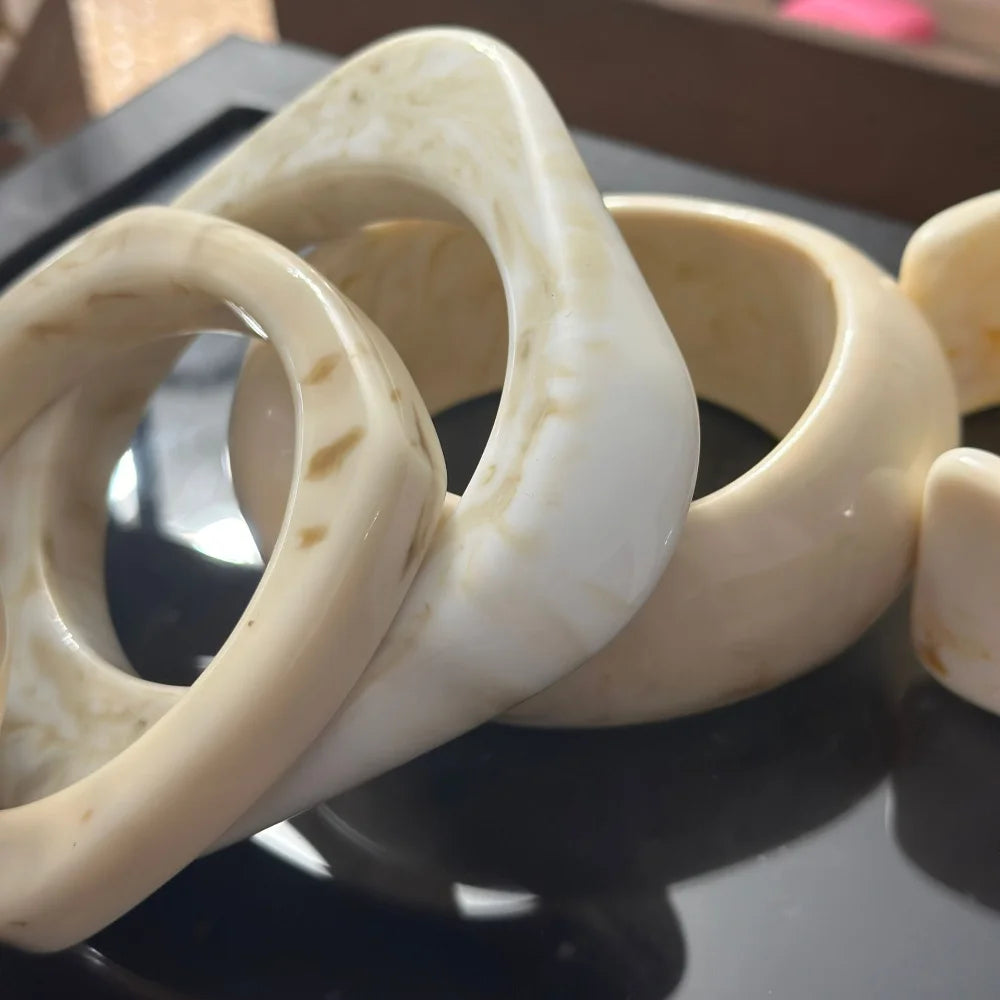 Exaggerated Thick Resin Off-White Imitation Marble Wide Bracelet – Stylish Jewelry for Women’s Party & Vacation
