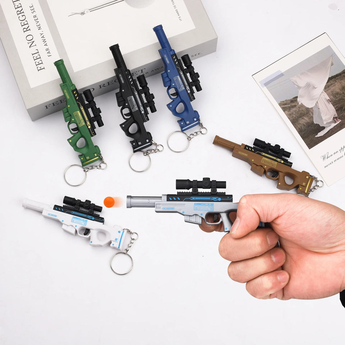 Mini Gun Toy Keychain - Mini Ball-Firing Pendant for Backpacks and Novelty Gifts