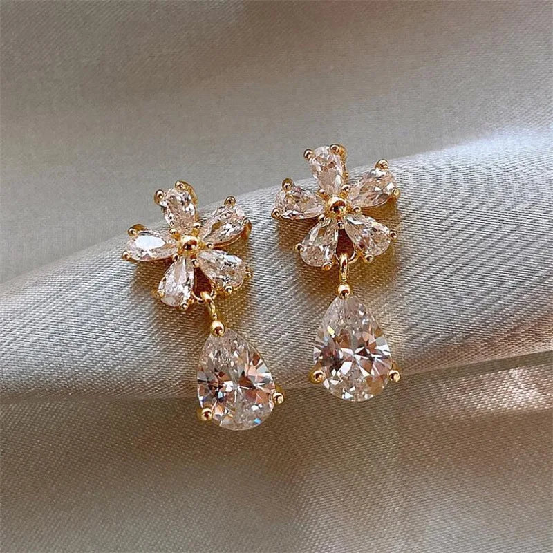 Women’s Light Luxury Zircon Stud Earrings – Flower Leaf Design with Imitation Pearl for Elegant Party & Wedding Jewelry