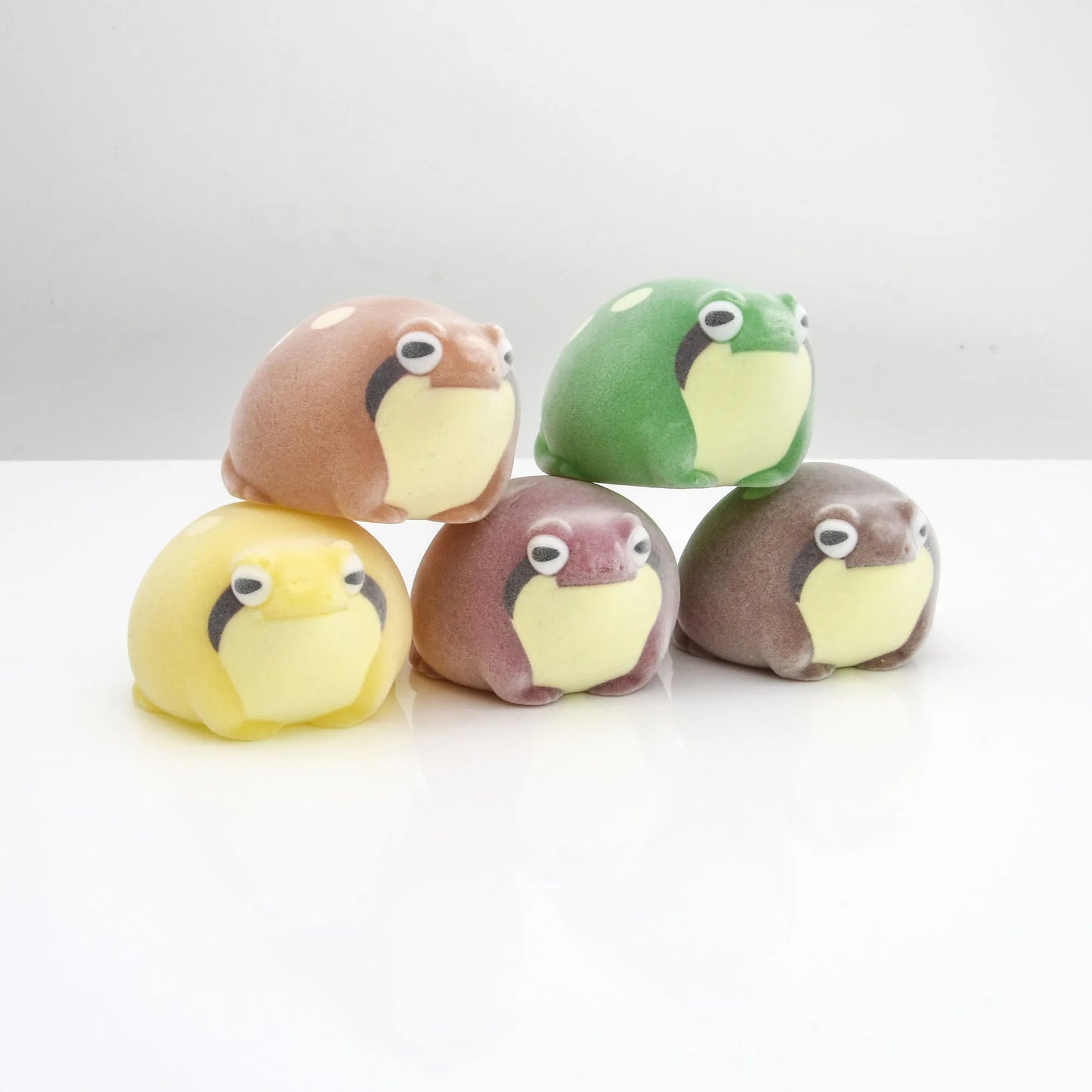 Yell World Capsule Toy – Kinako Mabushi Warabimochi Kawaii Pet Flocked Soft Squeeze Frog Figures