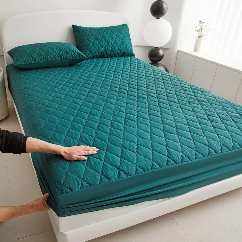 Quilted Waterproof Mattress Protector - Thick Fitted Bed Cover Pad for Queen & King Size Mattresses