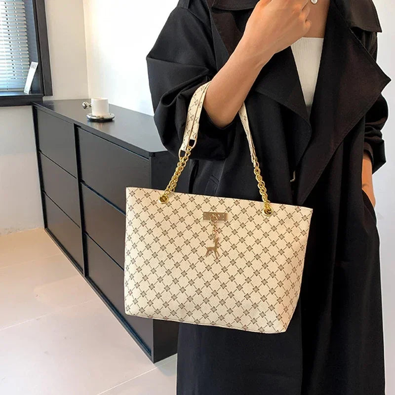 Women’s Large Capacity PU Leather Handbag — Fashion Tote Bag with Textured Design and Hanging Accessories