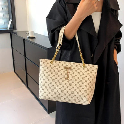 Women’s Large Capacity PU Leather Handbag — Fashion Tote Bag with Textured Design and Hanging Accessories