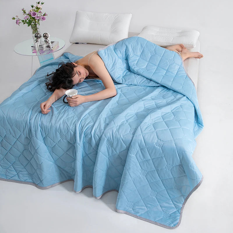 Grade A Cooling Summer Blanket – Lightweight Breathable Cooling Comforter for Bed, Soft Air-Conditioned Quilt (King/Queen Size)