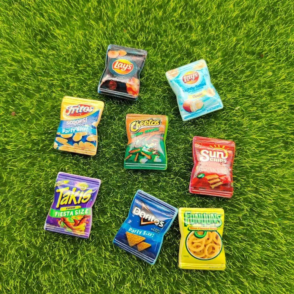 8PCS Miniature Dollhouse Food – Assorted Resin Chips & Snack Bags for Blythe OB11 Dolls