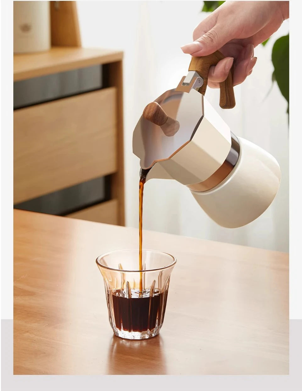 Vintage Wooden Handle Moka Pot – Classic Italian Espresso Maker 150ml/300ml for Home & Cafe Use