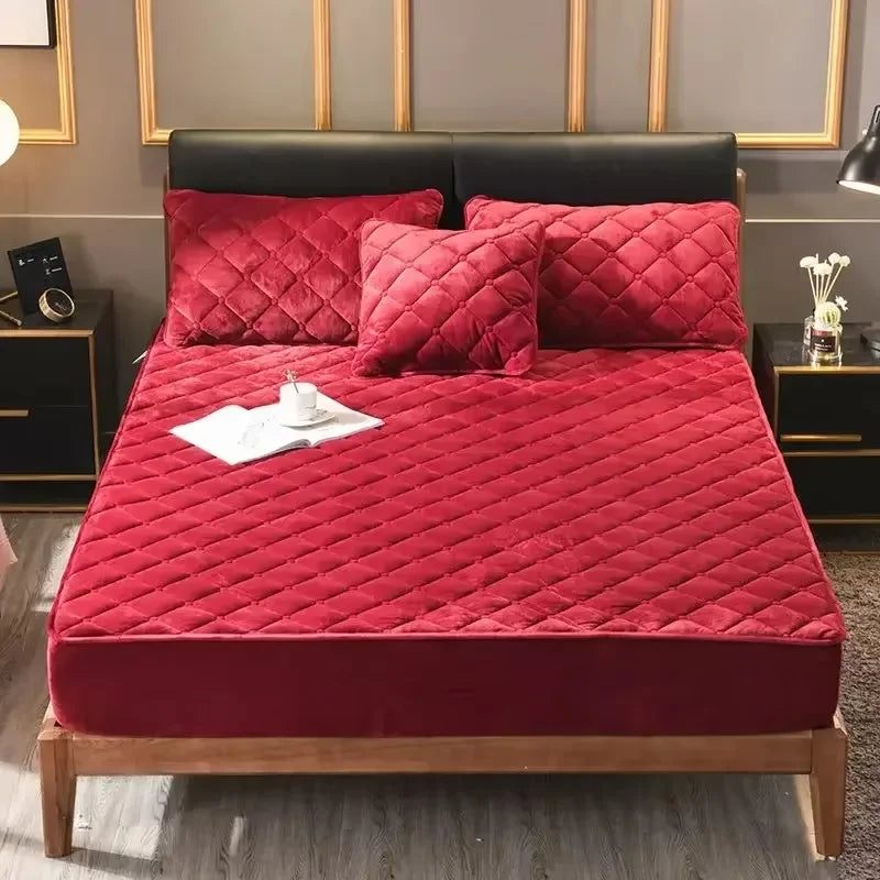 Plush Quilted Mattress Cover - Thick Warm Crystal Velvet Fitted Bed Sheet for Queen & King Beds, Pillowcase Not Included