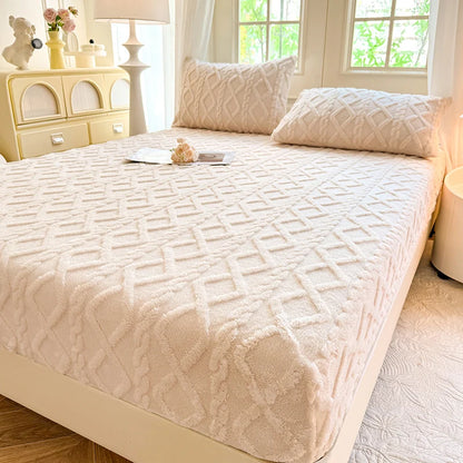 Winter Warm Coral Fleece Fitted Bed Sheet – Thick Fluffy Mattress Cover with Elastic Band for Single, Queen & King Beds