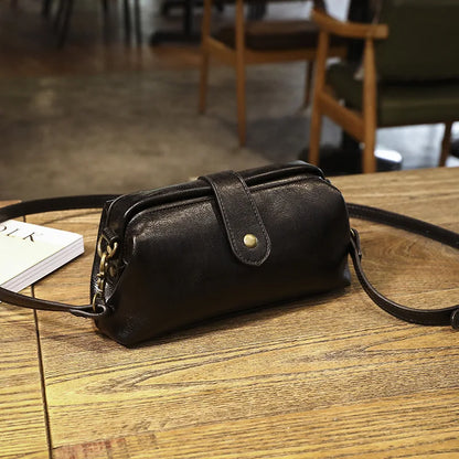 Minimalist Women’s PU Shoulder Bag - Trendy Crossbody Handbag with Clip for Daily & Professional Use