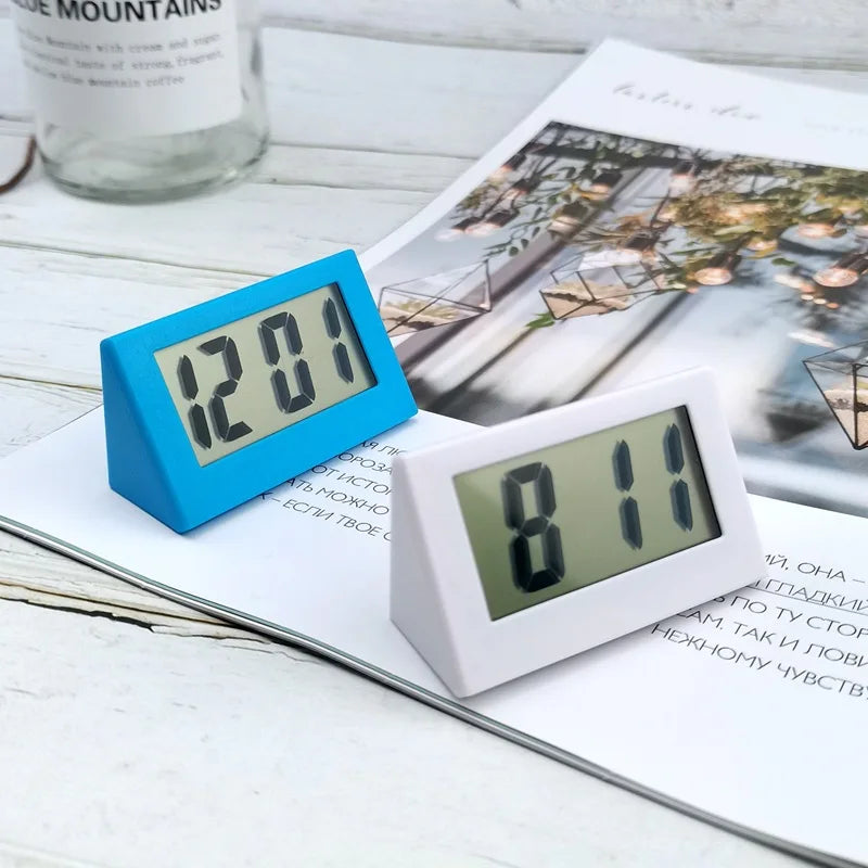 Mini Portable Desk Clock - 5.223.5cm 12-Hour Time Display Digital Clock with Date - Electronic Table Clock for Student/Car/Bedroom