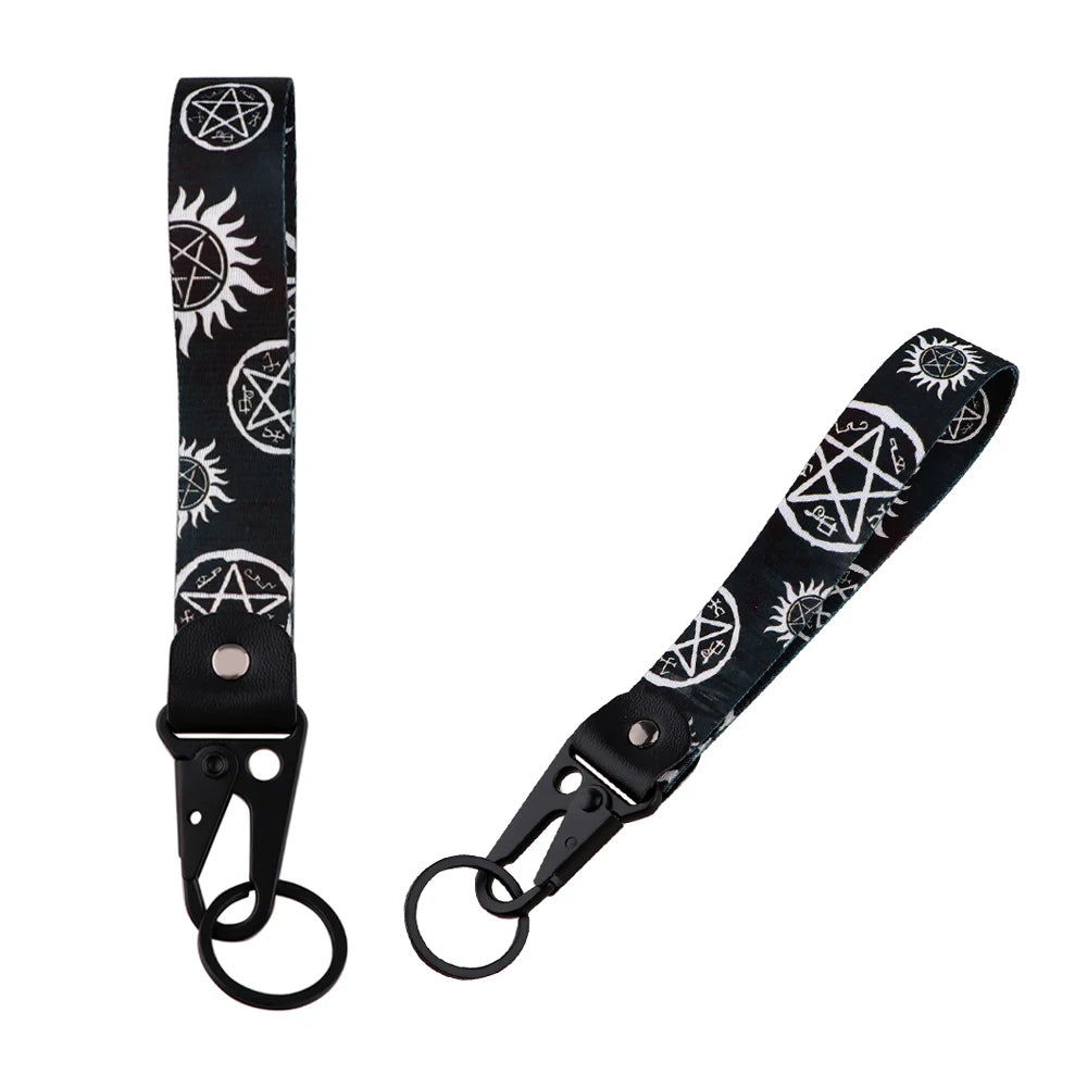 Anime Eagle Beak Keychain – Cool Short Lanyard for Phone, Badge Holder & USB Pendant