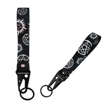 Anime Eagle Beak Keychain – Cool Short Lanyard for Phone, Badge Holder & USB Pendant
