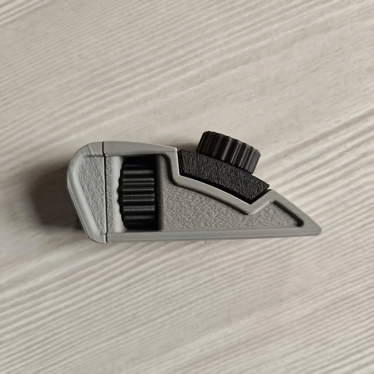 Adjustable Sandpaper Holder - Handheld Sanding Clamp for Woodworking, Models & Polishing