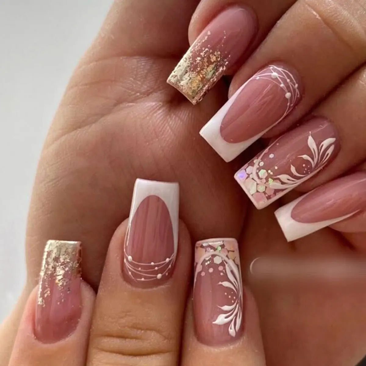 24PCS Short Press On Nails - Shimmer Ballet French Full Cover Artificial Nail Tips for Daily Manicure Style
