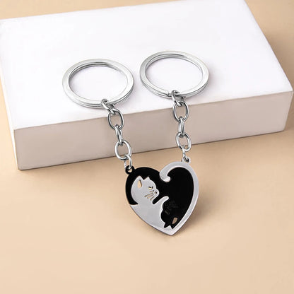Cute Hug Cat Keychain - Heart Patchwork Round Keyring for Couples, Bags, Cars and Gifts