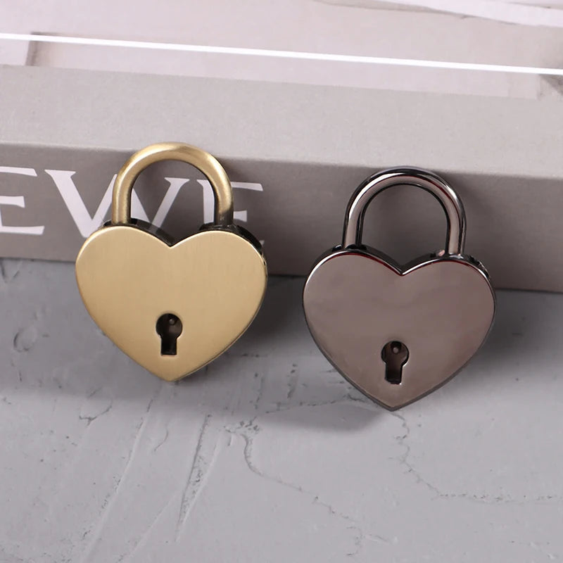 Vintage Heart-Shaped Metal Mini Padlock – Key Lock for Bags, Suitcases, and Luggage Boxes with Key