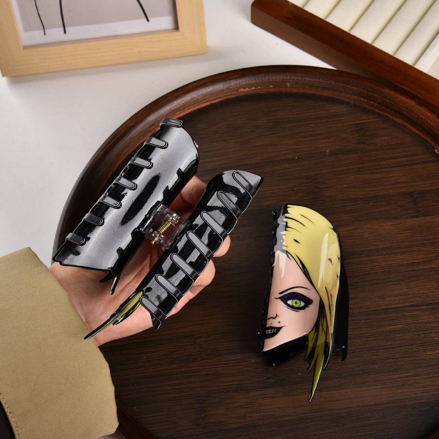 New Horror Series Hair Clips — Acrylic Claw Clips with Clown, Crab, and Shark Designs, Halloween Hair Accessories for Women