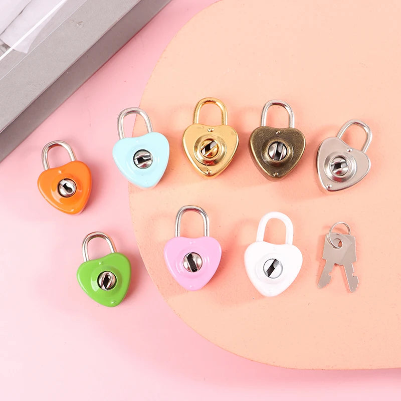 Vintage Heart-Shaped Metal Mini Padlock – Key Lock for Bags, Suitcases, and Luggage Boxes with Key