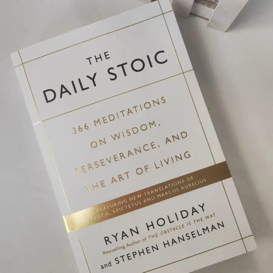 The Daily Stoic by Ryan Holiday – 366 Meditations on Wisdom, Perseverance, and the Art of Living Book (Libros)