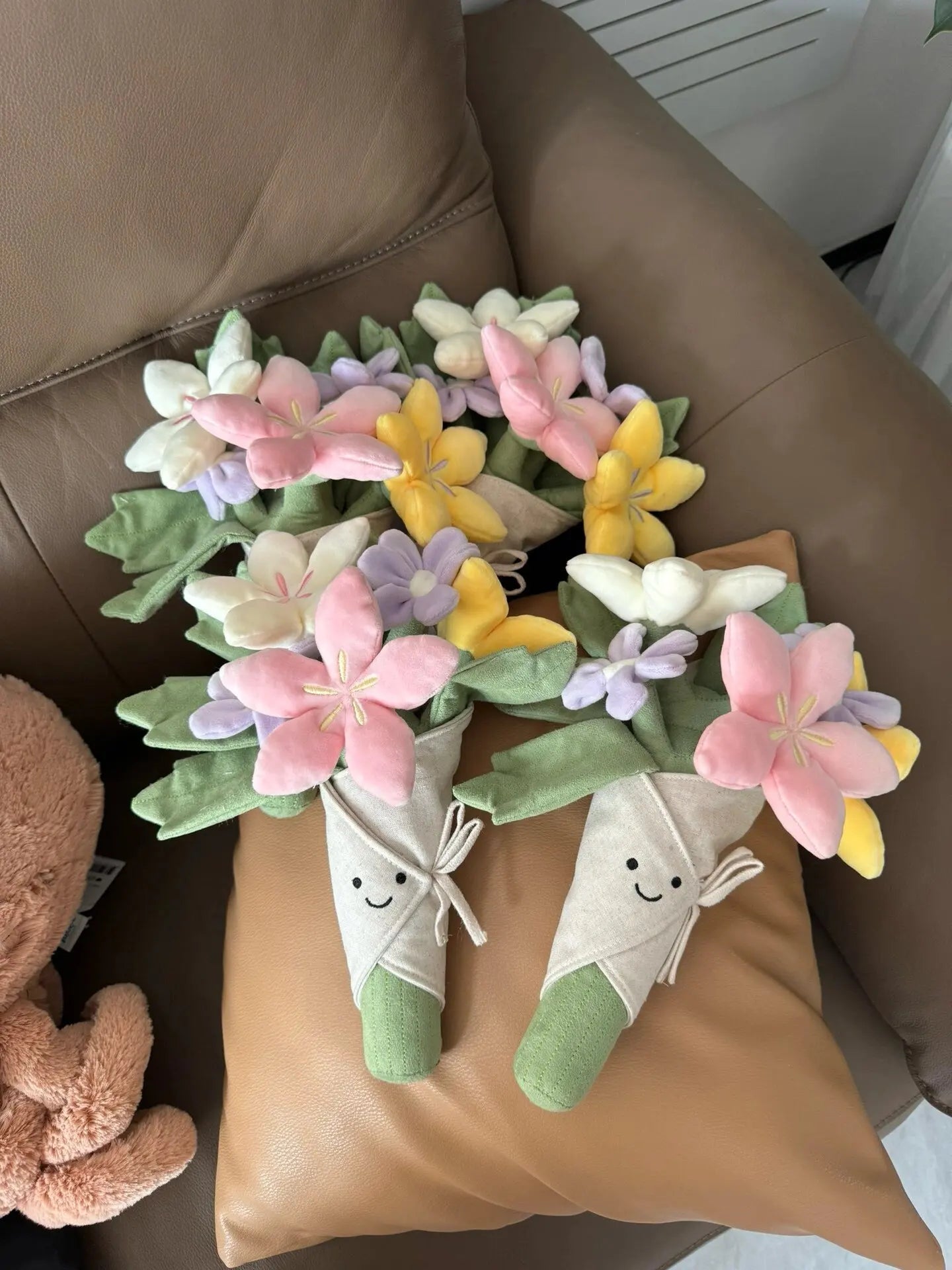 Holding Flowers Plush Toy – Eternal Flower Bouquet Gift for Proposal, Graduation, Valentine's & Birthday