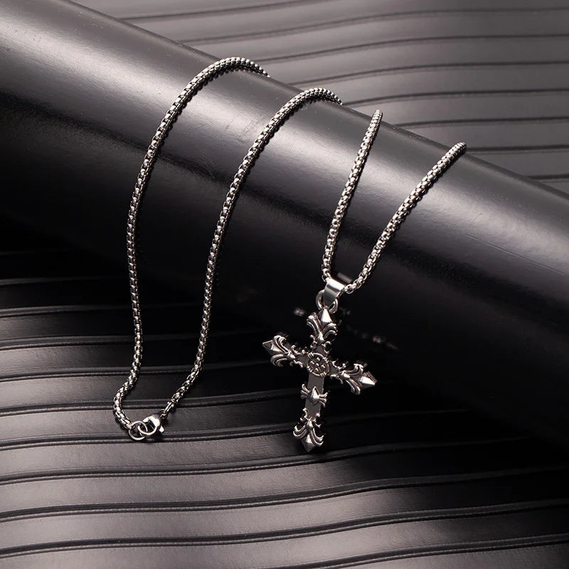 European & American Retro Gothic Cross Necklace – Unisex Hip-Hop Fashion Pendant for Men & Women, Street Style Trendsetter Jewelry Accessory