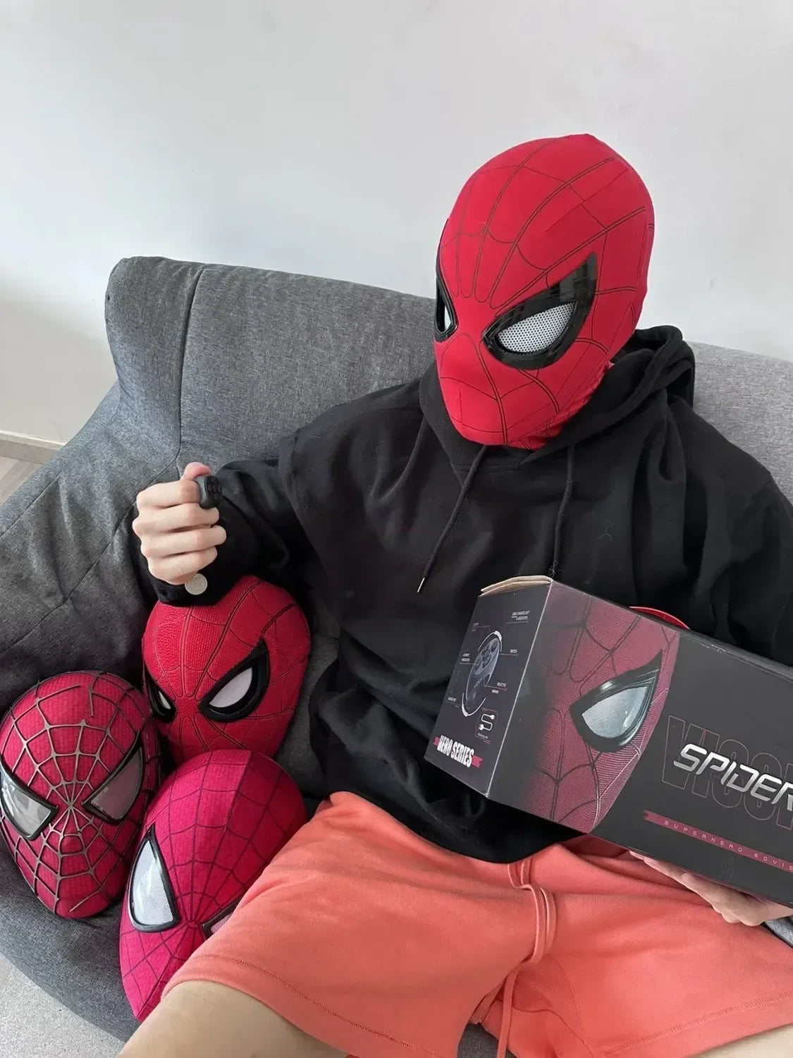 Electronic Spider Man Mask with Moving Eyes - 1:1 Remote Control Cosplay Headgear, Elastic Toy Mask for Adults and Kids