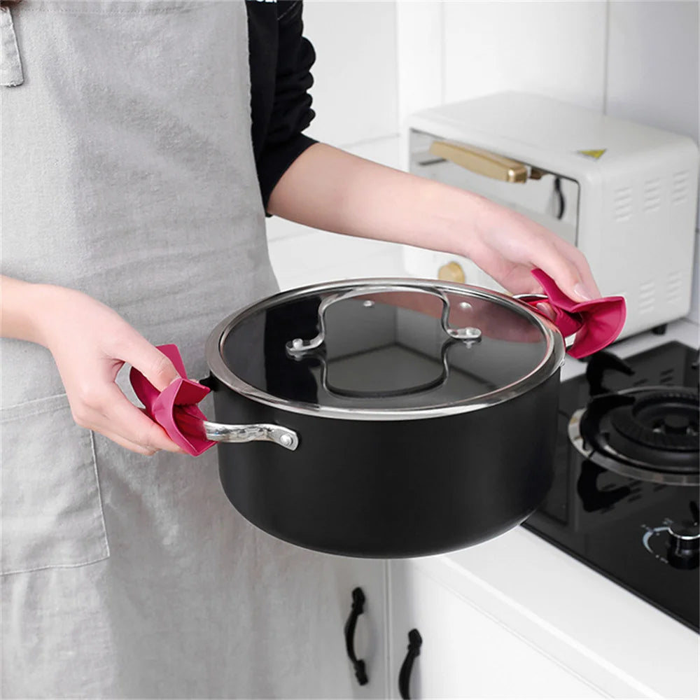Kitchen Pot Clip - Anti-Scald Non-Slip Handle Cover with Creative Bow Shape Design - Cooking Oven Glove with Bowknot